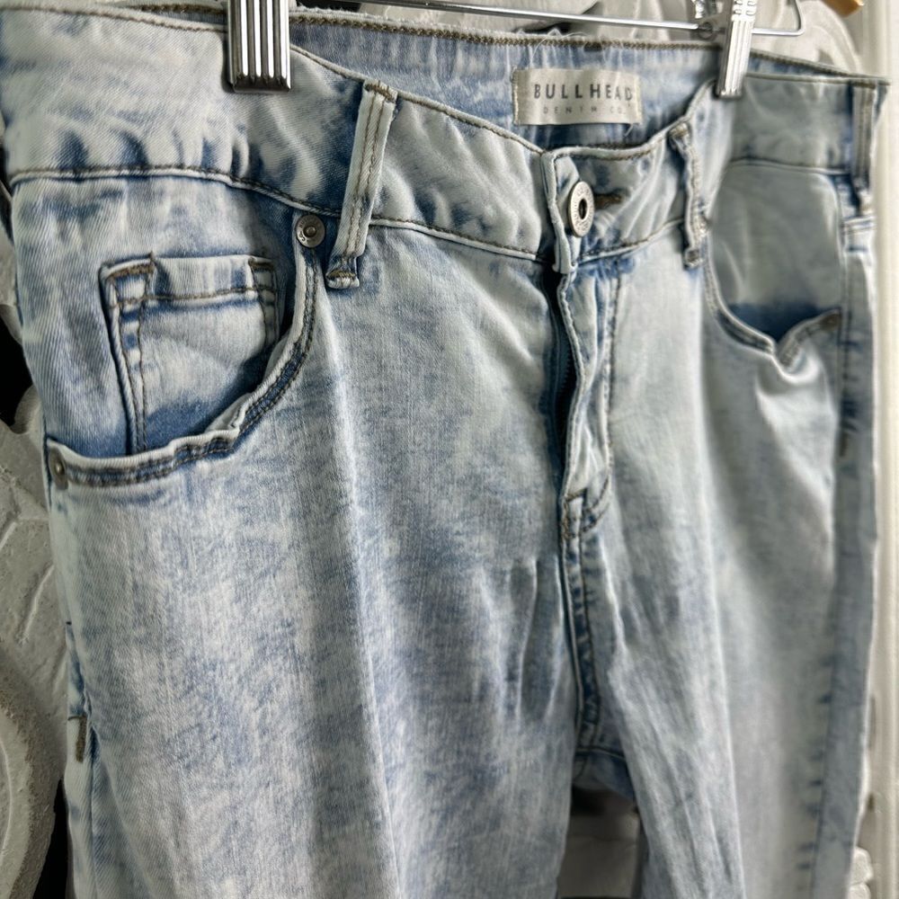 Bullhead Low-rise Skinniest Jean in Acid Wash color size 9 - Picture 4 of 13